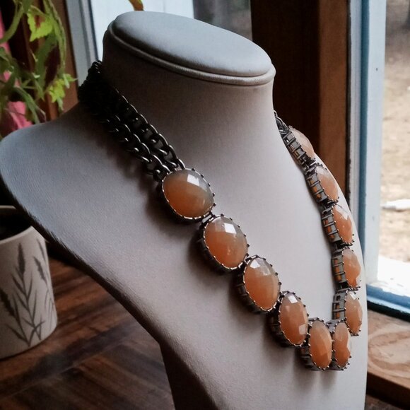 Elegant Rose Faceted Geometric Stones Bib Statement Necklace Silver Accents - Picture 7 of 14